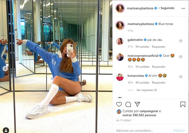 Marina Ruy Barbosa arrasa em selfie no espelho