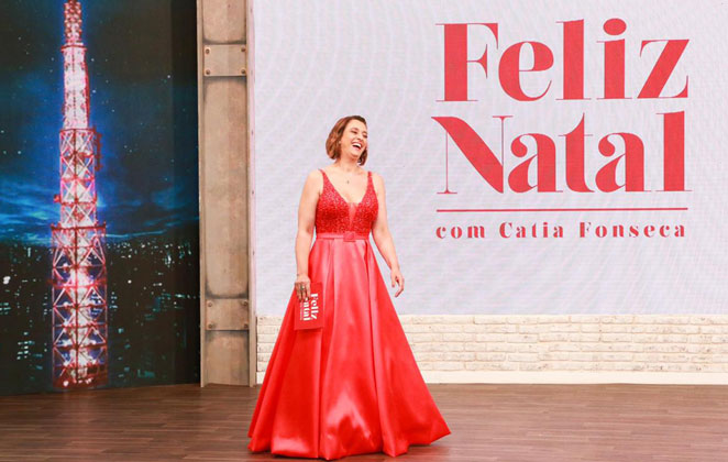 Catia Fonseca esbanjando alegria em especial de Natal da Band