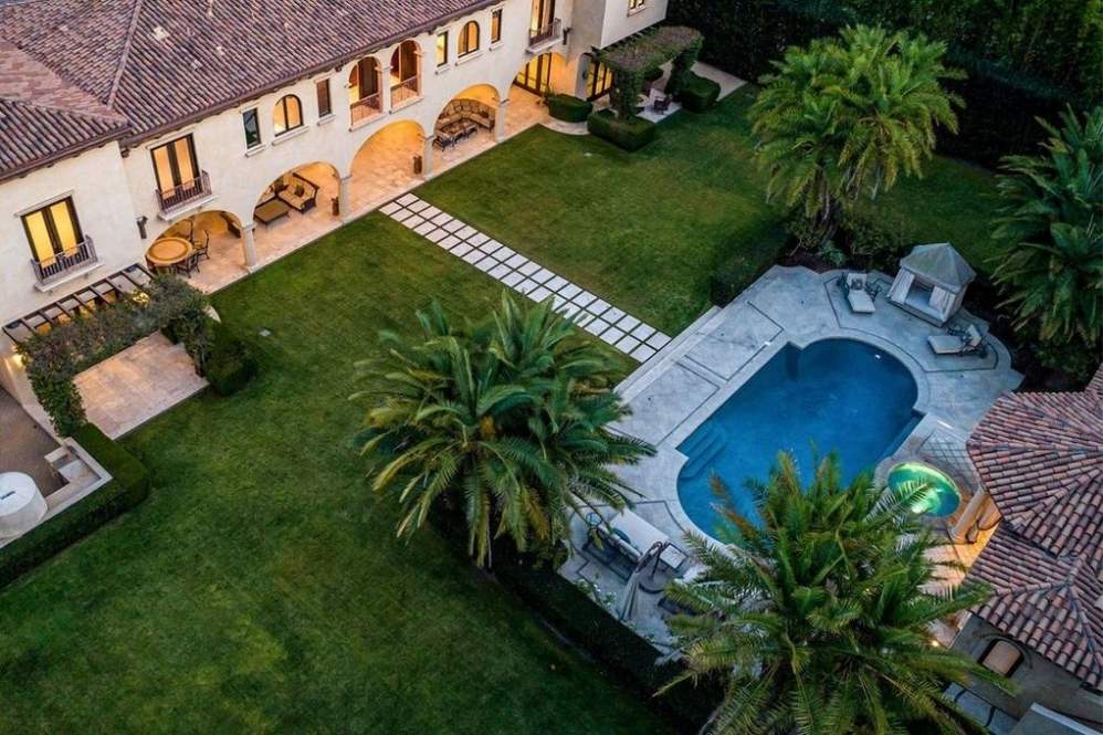 Um passeio pela mansão milionária de Sylvester Stallone 