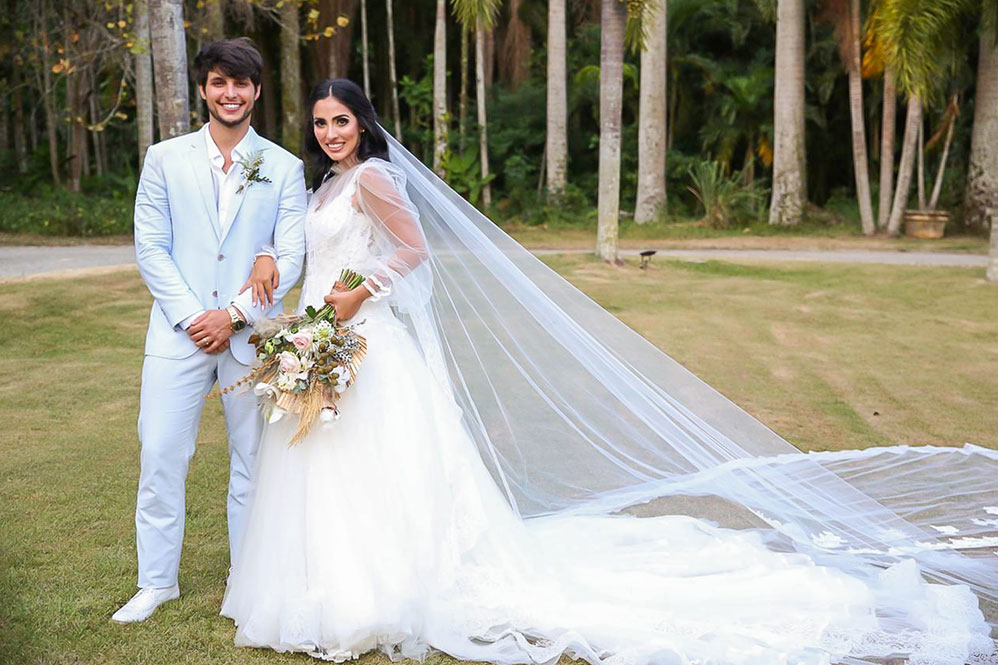 Jade Seba e Bruno Guedes se casam ao ar livre no Rio de Janeiro