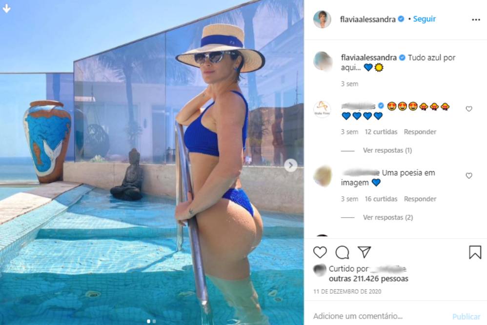 A atriz posou curada da covid-19 em piscina para comemorar