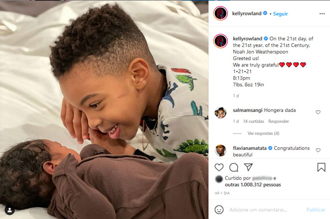 Kelly Rowland apresenta seu filho caçula ao mundo em foto com o irmão mais velho