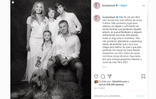 Luciano Huck fazendo balanço de 2020 em foto com a família
