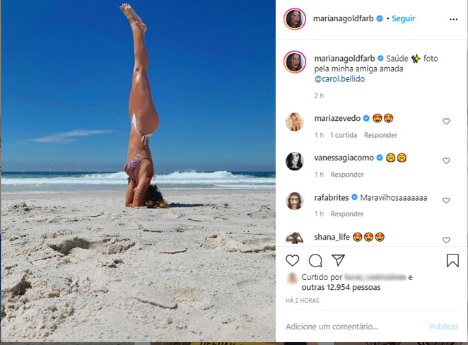 Mariana Goldfarb posa deslumbrante praticando movimento de yoga