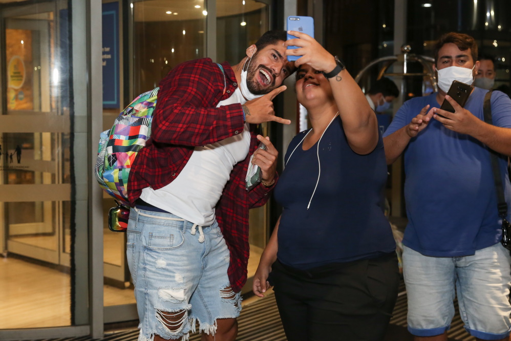 Arcrebiano recebeu o carinho de fãs na porta do hotel Hilton, no Rio de Janeiro