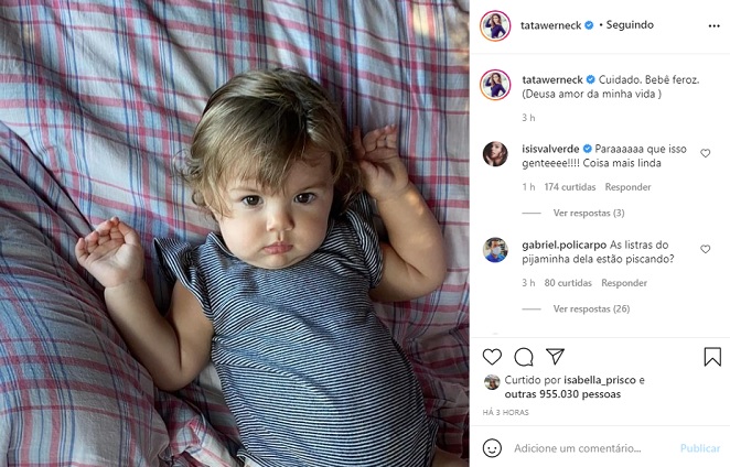Tata Werneck compartilha foto da filha com cara de brava