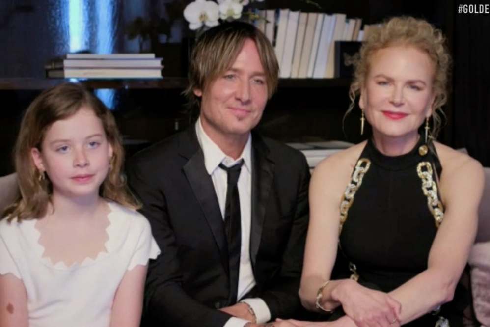 Nicole Kidman assistiu ao Globo de Ouro 2021 de sua casa, acompanhada pelas filhas, Sunday Rose e Faith Margaret e pelo marido, cantor Keith Urban.