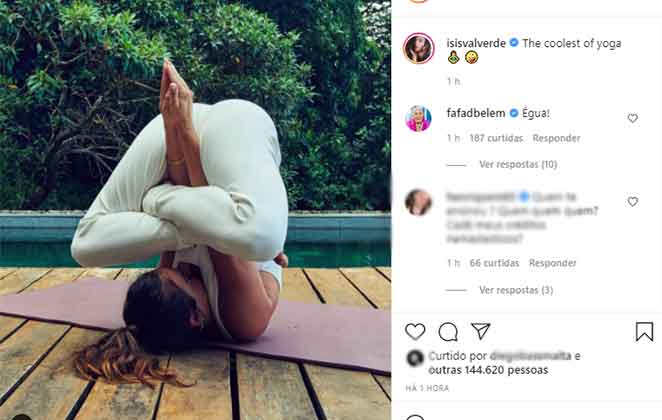 Isis Valverde pratica yoga