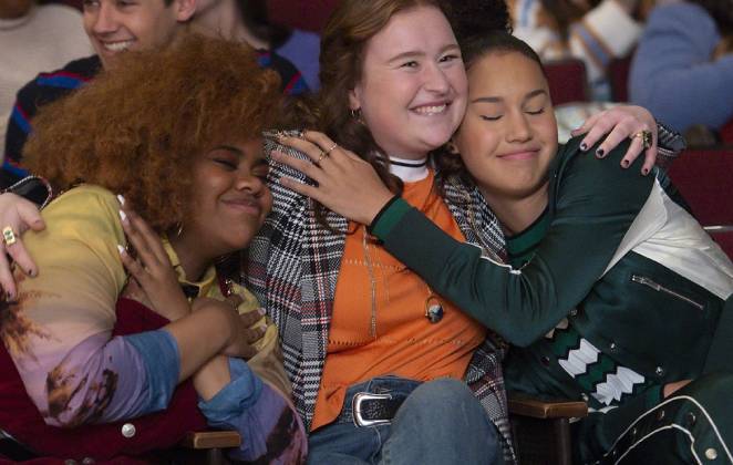 Courtney, Ashlyn e Gina em cena da segunda temporada de High School Musical: A Série: O Musical