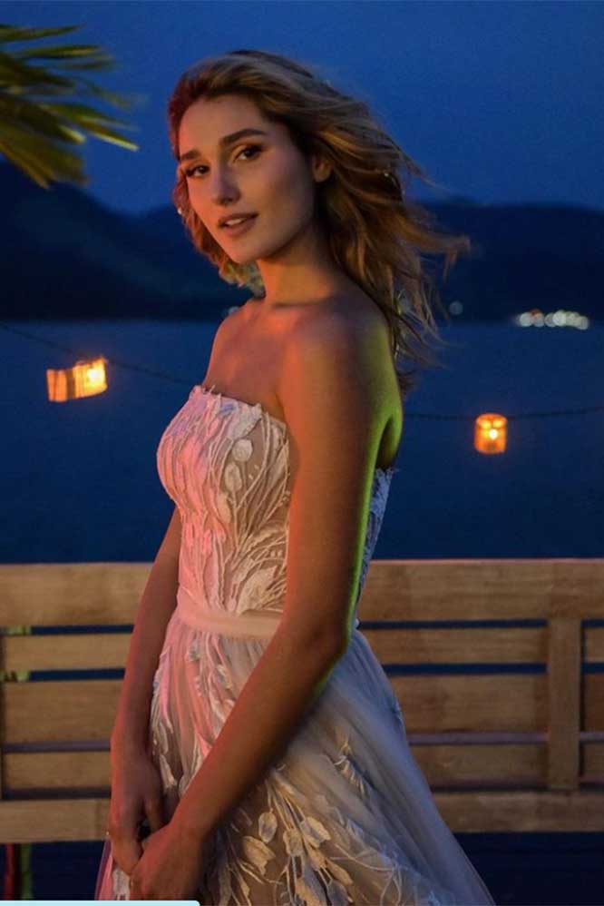 Sasha belíssima no vestido de noiva que ela mesma desenhou
