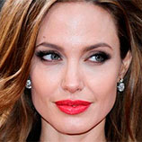Filhos incentivam Angelina Jolie a adotar mais um. Vem saber