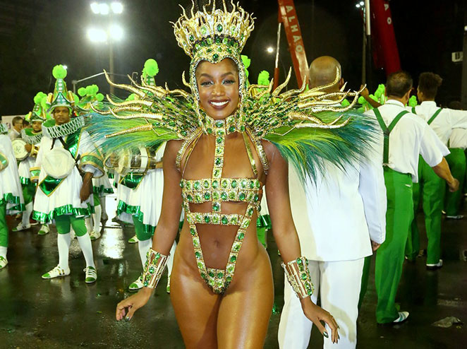 Carnaval Iza Deixa Corp O Mostra Durante Desfile Ofuxico