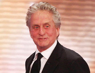 Michael Douglas e Catherine Zeta-Jones chegam a Nova York - OFuxico