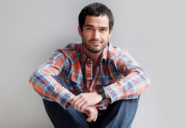 Alfonso Herrera se declara 'rebelde' para promover trabalho e