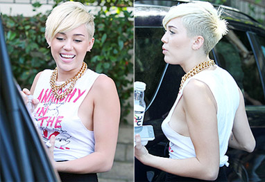 Miley Cyrus Deixa Parte Dos Seios Mostra Usando Regata Sem Suti Ofuxico
