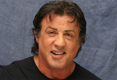 Que mercenário! Sylvester Stallone cobra R$ 1 mil para tirar foto com fãs -  OFuxico