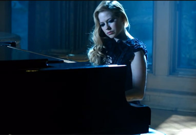 Avril Lavigne vira fantasma no clip de Let Me Go. Confira o vídeo! - Getty Images