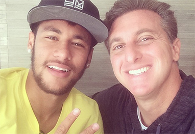 Luciano Huck posta foto com Neymar na Espanha - OFuxico