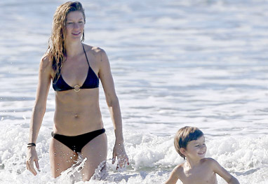 Gisele B Ndchen Mostra O Corp O Em Dia De Praia Com Os Filhos Ofuxico