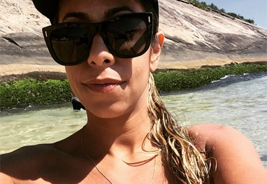 Estilosa Samantha Schmutz Posta Selfie Durante Viagem De Ferias O Fuxico