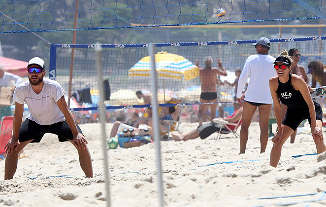 EGO - Fernanda Lima joga vôlei com Rodrigo Hilbert em praia do Rio -  notícias de Praia