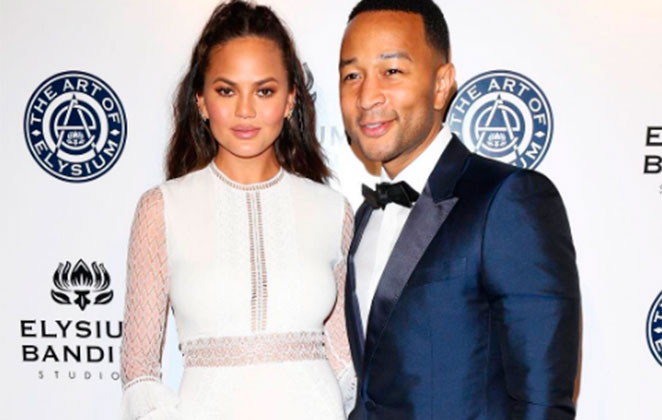 Chrissy Teigen diz que John Legend foi chamado de macaco por fotógrafo -  Quem