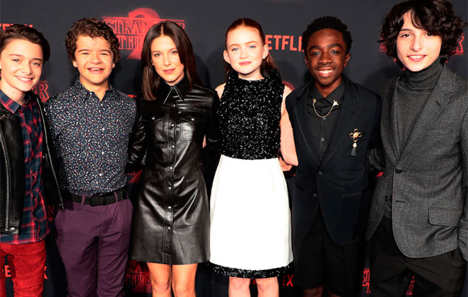 Stranger Things': fã tenta beijar ator à força em evento no Brasil