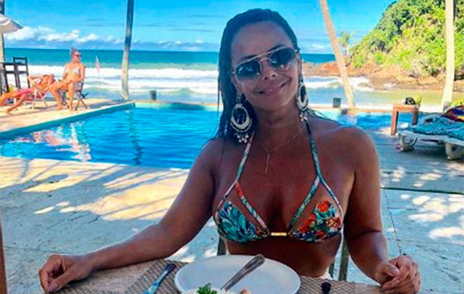 Viviane Araujo Renova Bronze E Exibe Corpão Na Bahia Ofuxico 8337