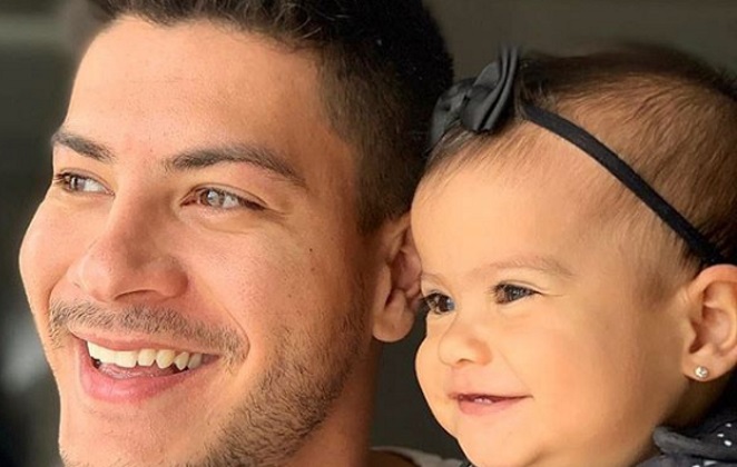 Arthur Aguiar Encanta Com Foto Da Filha Sorrindo O Fuxico