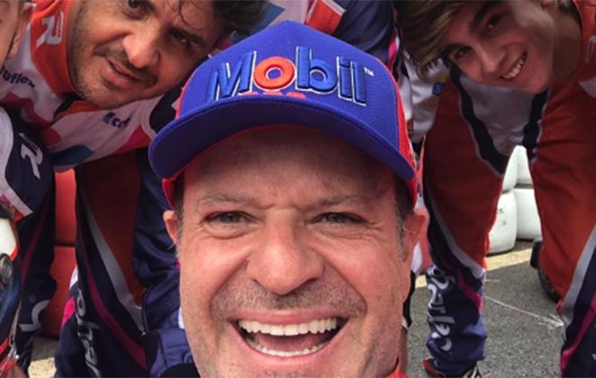 Queda de avião: Rubens Barrichello pede que buscas por