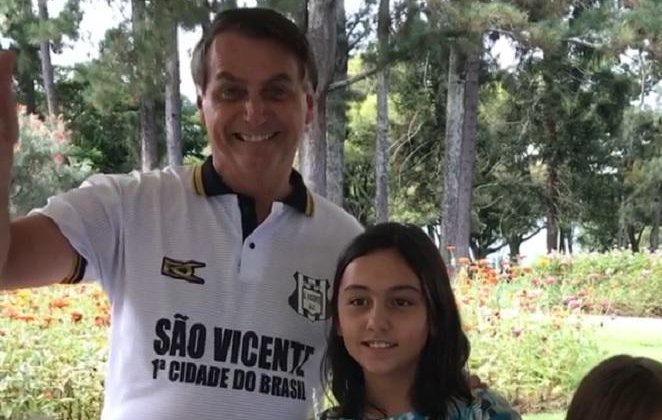 Bolsonaro tem 'festinha' de aniversário no Palácio da Alvorada com