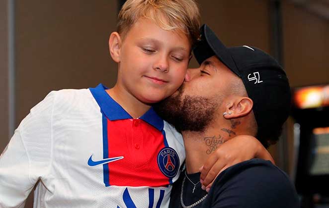 Neymar brinca com Davi Lucca em meio a rumor de coronavírus - OFuxico