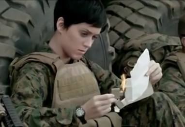 Katy Perry entra para o exército no clipe de Part of Me