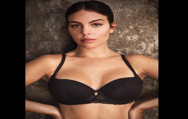 Georgina Rodriguez faz campanha dançando de lingerie