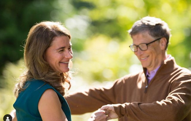 Melinda e Bill Gates sorrindo