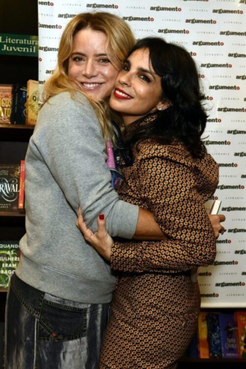 A amiga Christine Fernandes