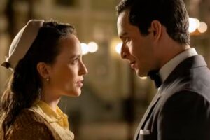 Estela (Larissa Manoela) e Celso (Rainer Cadete)