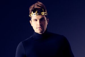 Luan Santana completa 18 anos de carreira