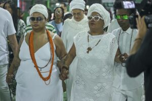 Flora e a mãe, Babi