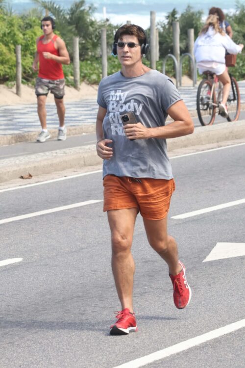 Reynaldo Gianecchini corre na orla