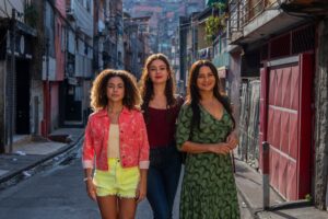 Joélly (Alana Cabral), Gerluce (Sophie Charlote) e Ligia (Dira Paes)