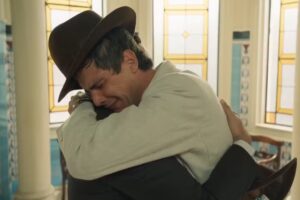 Êta Mundo Melhor - Candinho (Sérgio Guizé) chorando