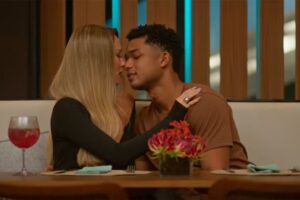 Dona de Mim - Samuel (Juan Paiva) beija Mirna (Mariana Ximenes)