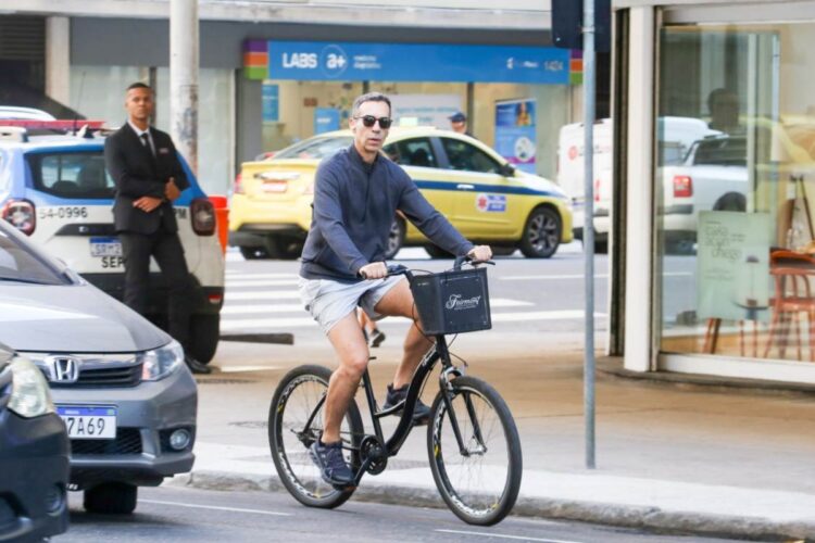 Cesar Tralli de bicicleta