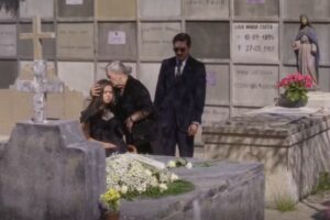 Garota do Momento - Bia e Arlete vão ao cemitério