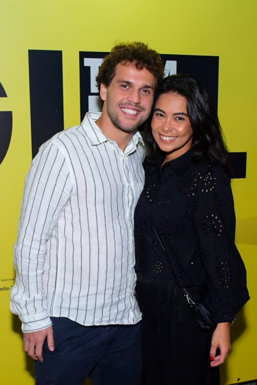 Theo Bial e a namorada no show de Gilberto Gil 