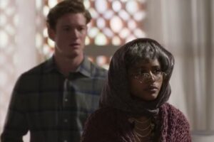 Garota do Momento - Beatriz (Duda Santos) se disfarça