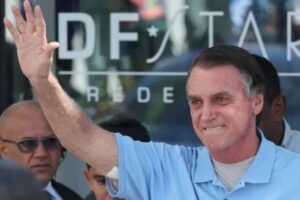 Bolsonaro recebe alta