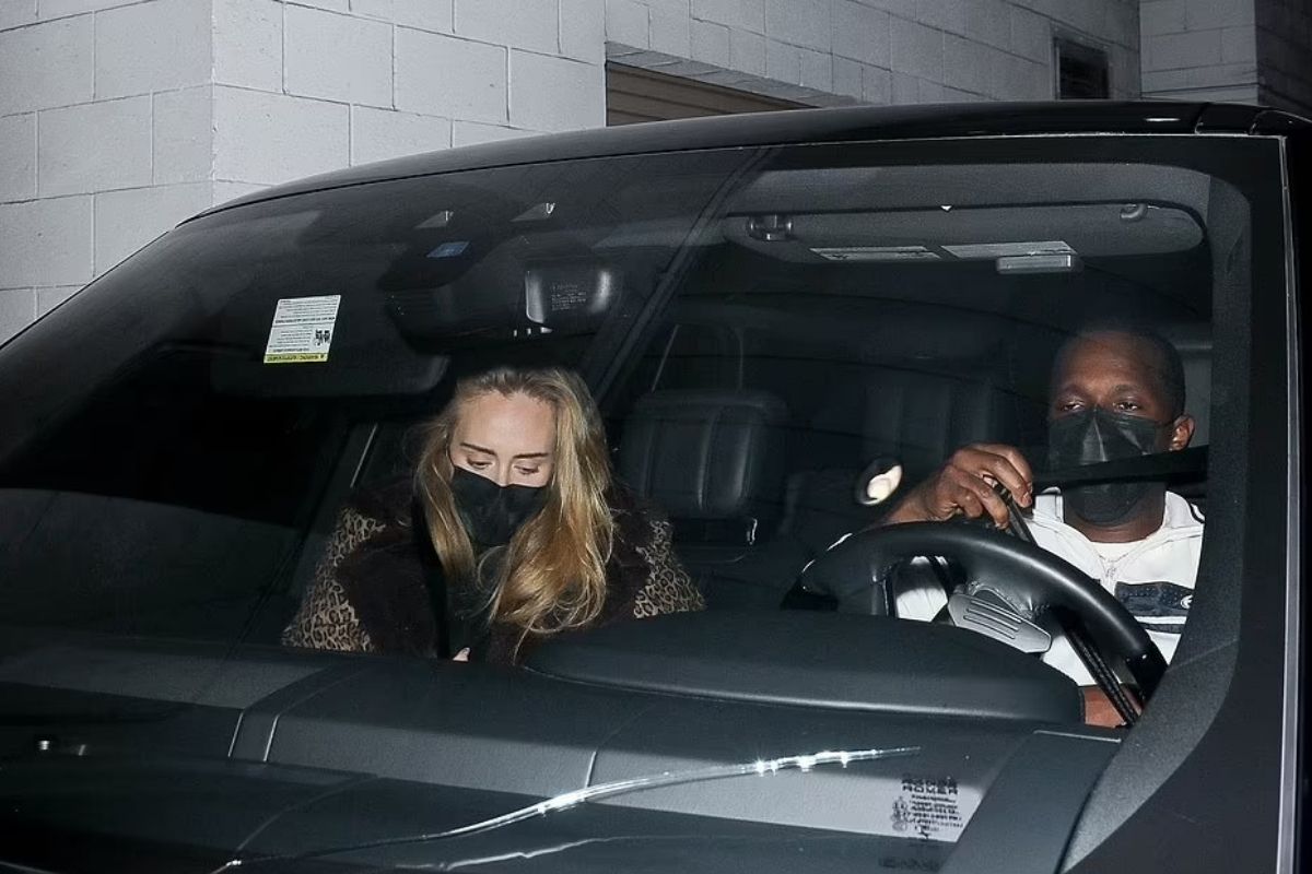 Adele janta com o namorado Rich Paul num restaurante chique em Beverly Hills