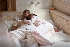 Dona de Mim - Leo (Clara Moneke) e Samuel (Juan Paiva)